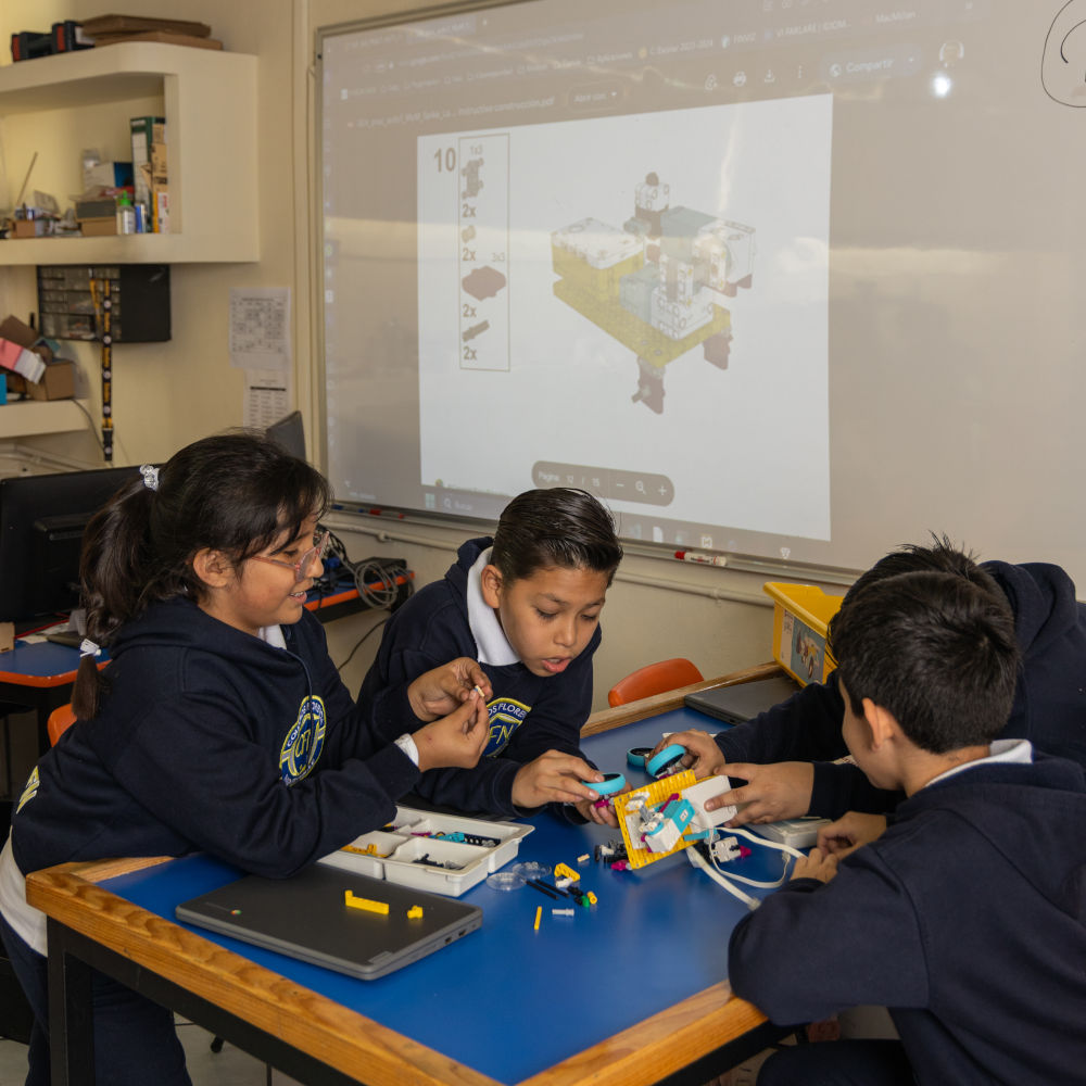 Primaria con aula de diseño y tecnología