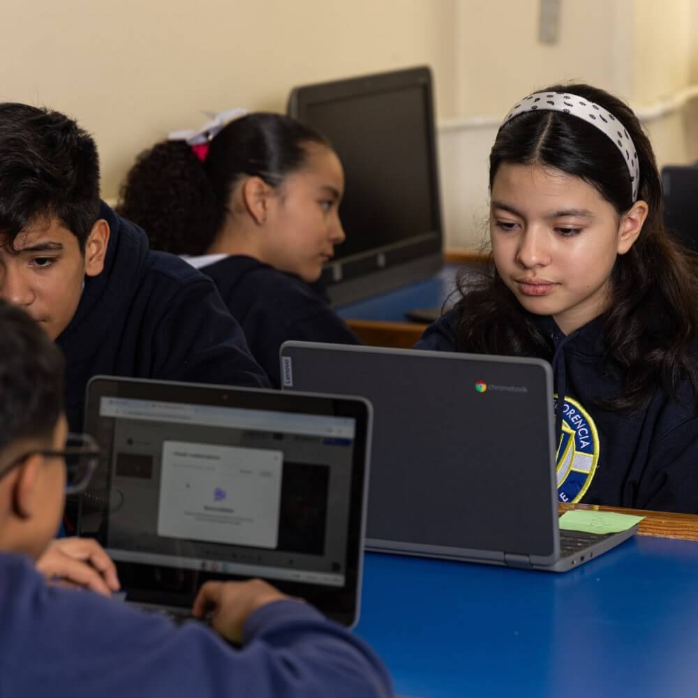Primaria con aula de tecnología