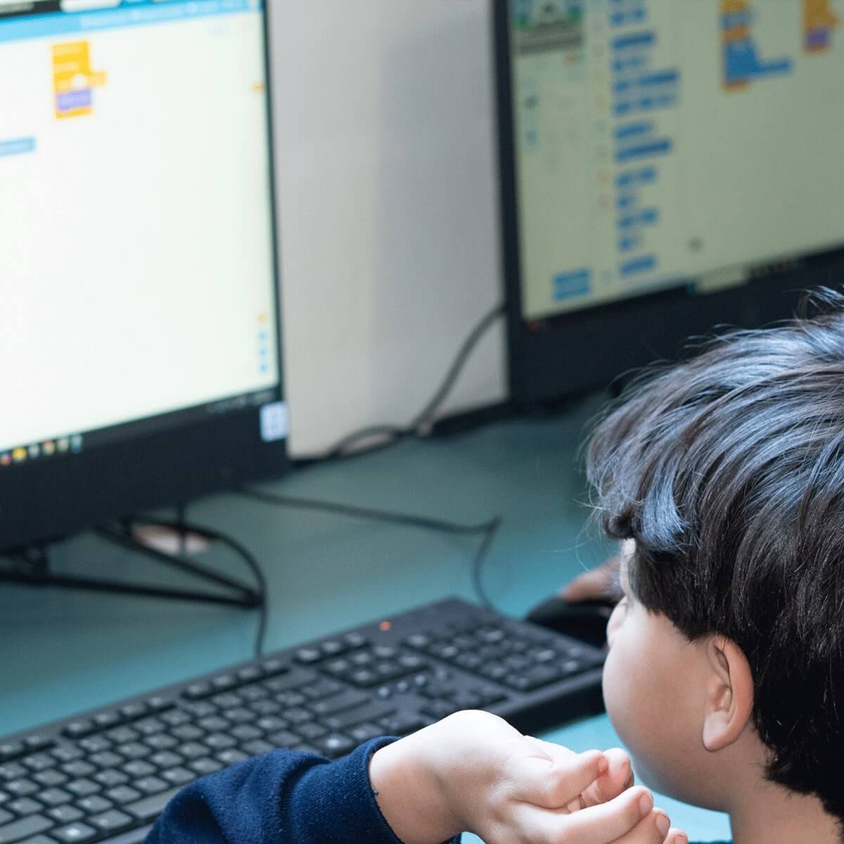 Primaria con aula de computación